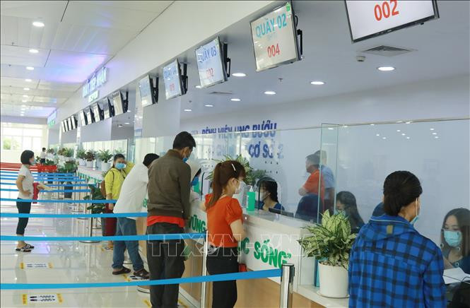 Bệnh nhân đăng kí khám bệnh tại Bệnh viện Ung bướu Thành phố Hồ Chí Minh cơ sở 2. Ảnh: Đinh Hằng-TTXVN