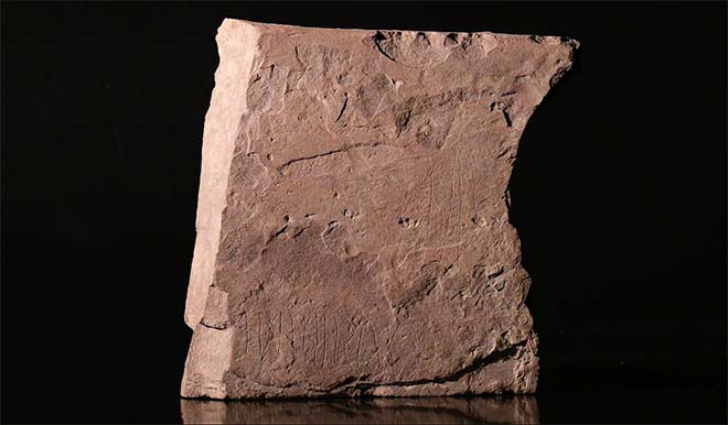 Na Uy công bố tảng đá khắc chữ rune cổ nhất thế giới