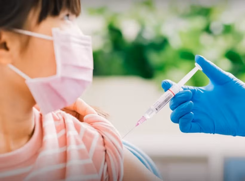 Tiêm vaccine ngừa COVID-19 chỉ giúp giảm nhẹ nguy cơ mắc hội chứng COVID kéo dài