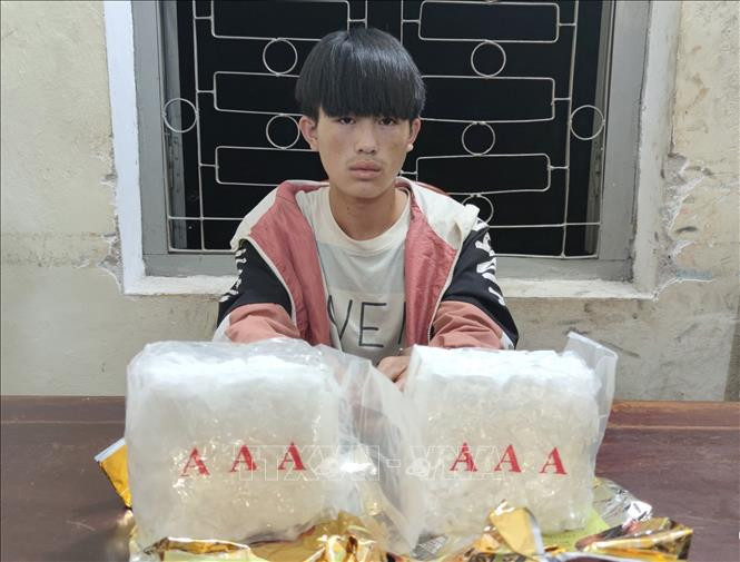Bắt đối tượng Sùng A Hử thu 2 kg ma túy đá