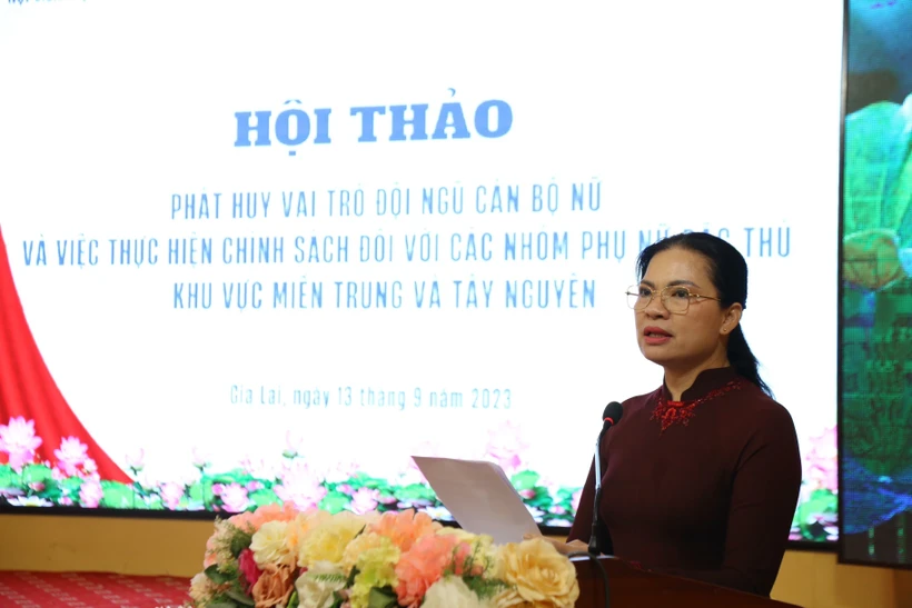 Đồng chí Hà Thị Nga, Uỷ viên Trung ương Đảng, Bí thư Đảng đoàn, Chủ tịch Hội Liên hiệp phụ nữ Việt Nam, phát biểu khai mạc Hội thảo. Ảnh: Quang Thái- TTXVN