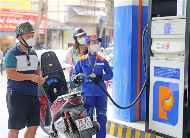 Giá xăng tăng hơn 600 đồng/lít