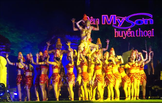 Các tiết mục đặc sắc tại chương trình nghệ thuật Đêm Mỹ Sơn huyền thoại. Ảnh: Trịnh Bang Nhiệm – TTXVN