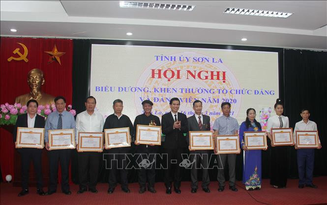 Sơn La: Biểu dương, khen thưởng các tổ chức đảng và đảng viên tiêu biểu