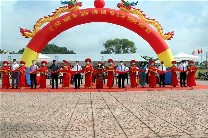Lễ xuất hành vải thiều sớm Tân Yên đi thị trường Nhật Bản. Ảnh: TTXVN phát