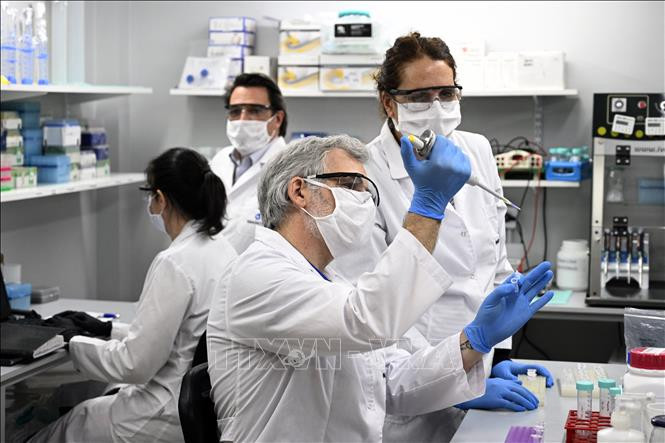 Dịch COVID-19: Các nhà khoa học Argentina nghiên cứu vaccine thế hệ 2