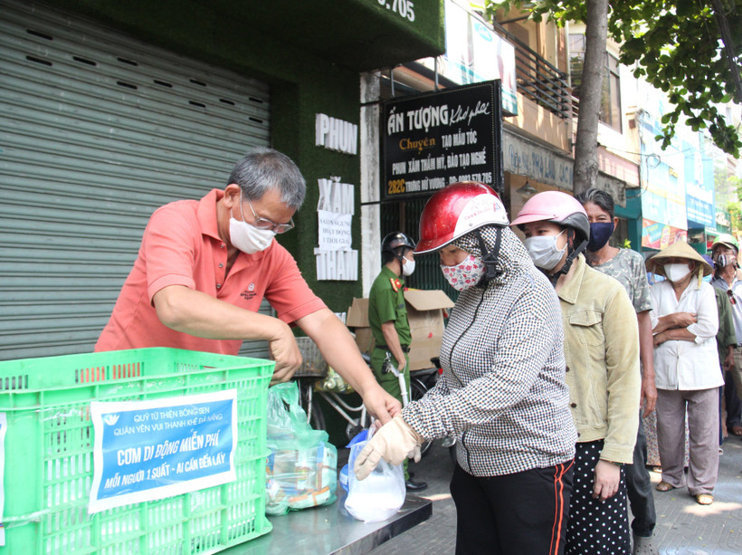 Dịch COVID-19: Hỗ trợ người dân vượt qua khó khăn trong mùa dịch