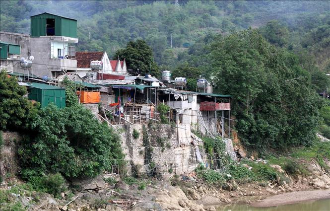 Hàng trăm hộ dân bên bờ Nậm Mộ thấp thỏm khi mùa lũ về