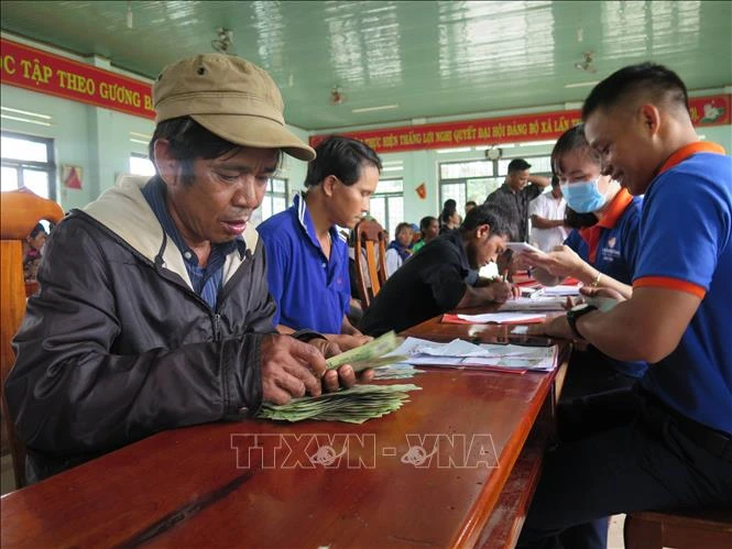 Thêm nguồn thu nhập cho người dân tham gia bảo vệ rừng ở Kon Tum