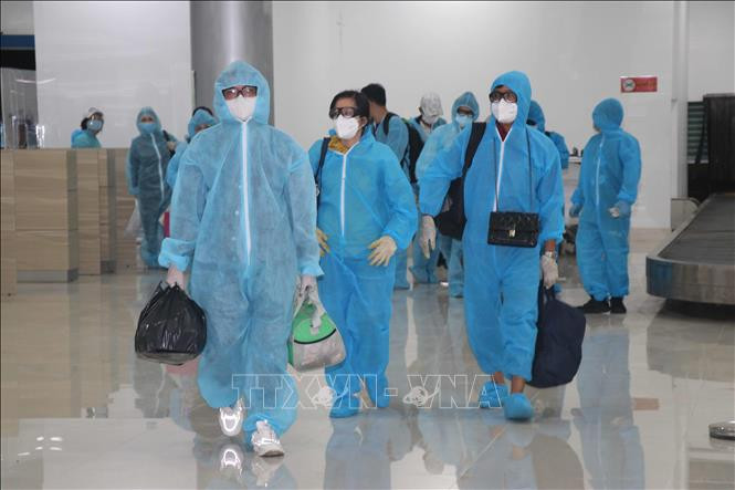 Chuyến bay miễn phí đầu tiên chở 196 người Bình Định từ Thành phố Hồ Chí Minh về quê nhà. Ảnh: Phạm Kha – TTXVN