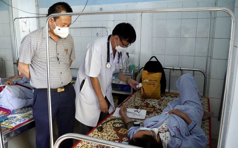 Thăm khám, điều trị các bệnh nhân mắc sốt xuất huyết tại tỉnh Quảng Bình. Ảnh: Nguyễn Hoàng - TTXVN phát