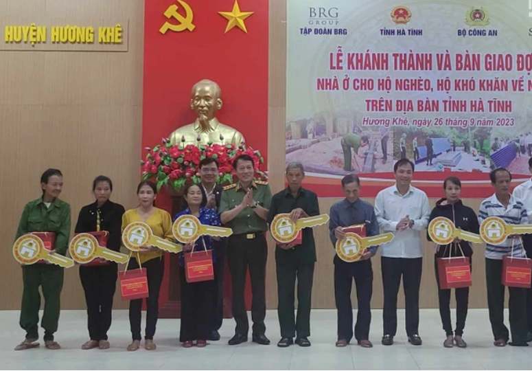Bộ Công an bàn giao 600 nhà ở cho người nghèo, người khó khăn của tỉnh Hà Tĩnh