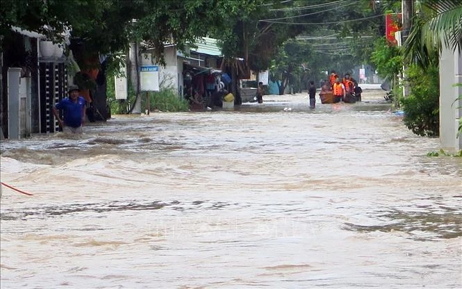 Phú Yên: Mưa lũ gây thiệt hại nặng, đã có 4 người tử vong, hơn 28.000 ngôi nhà bị ngập lụt