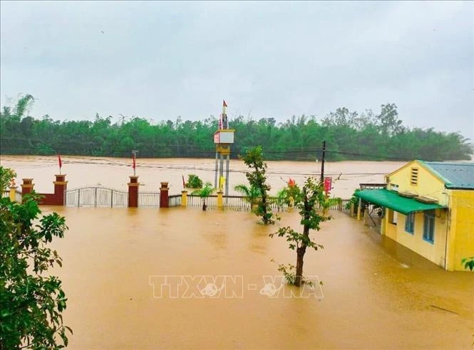Quảng Ngãi: Mưa lớn, xuất hiện nhiều điểm sạt lở gây mất an toàn