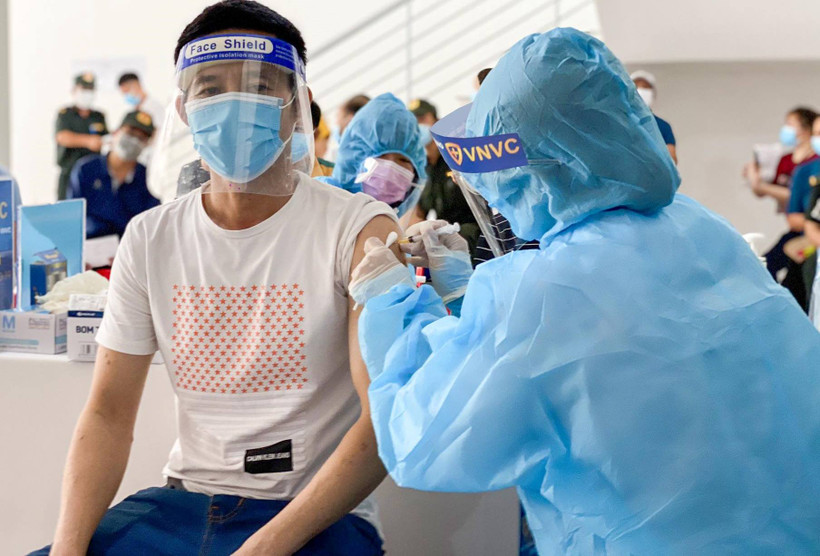 Người dân cần tiêm đầy đủ mũi tăng cường vaccine phòng COVID-19 để đảm bảo sức khỏe