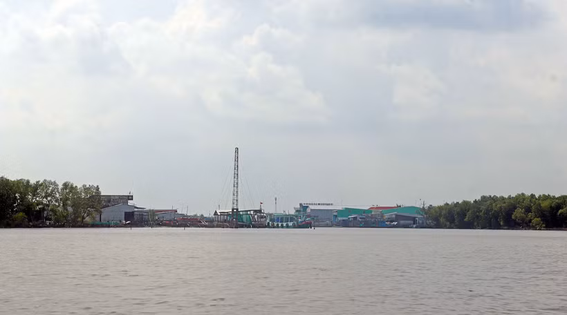 Quang cảnh cửa biển Cái Đôi Vàm, huyện Phú Tân. Ảnh: Huỳnh Anh - TTXVN