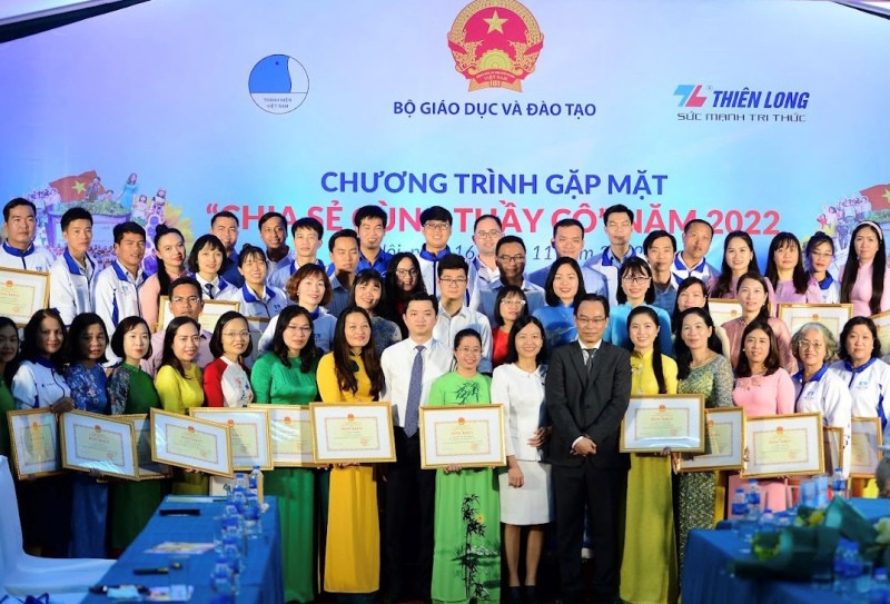 Mỗi thầy cô giáo là tấm gương sáng về sự tận tụy với nghề và không ngừng đổi mới
