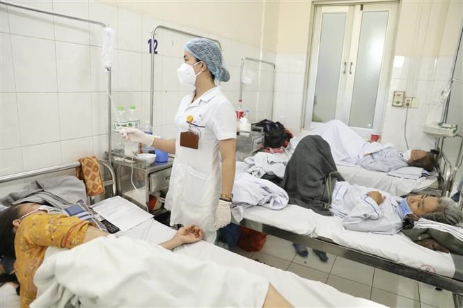 Số mắc sốt xuất huyết tiếp tục tăng, nhiều bệnh nhân chuyển nặng