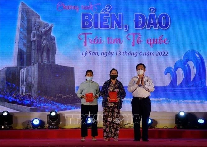 Chương trình nghệ thuật “Biển, đảo - Trái tim Tổ quốc” tại huyện đảo Lý Sơn