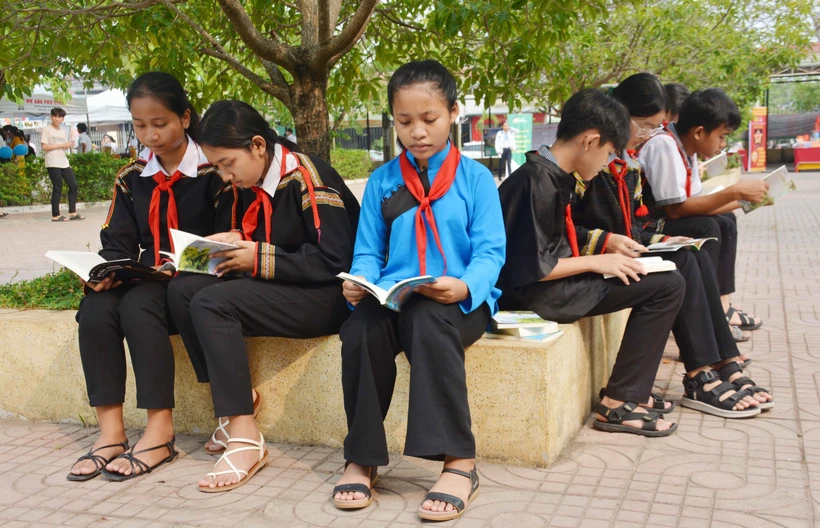 Ngày Sách và Văn hóa đọc Việt Nam: Đưa sách đến với học sinh vùng sâu, vùng xa huyện Buôn Đôn