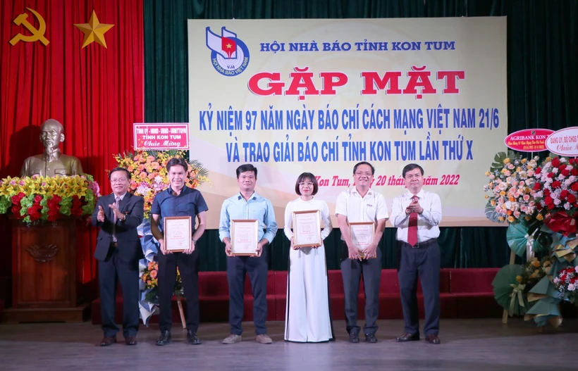 TTXVN giành giải A Giải Báo chí tỉnh Kon Tum năm 2021