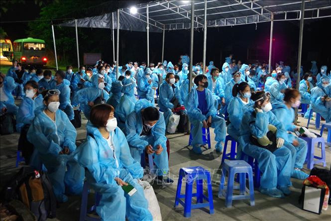 Dịch COVID-19: Thêm 4 người nhập cảnh mắc COVID-19, Việt Nam có 1177 bệnh nhân
