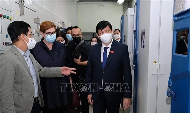 Dịch COVID-19: Tiếp nhận dây chuyền lạnh, vật tư tiêm chủng do Australia và UNICEF hỗ trợ