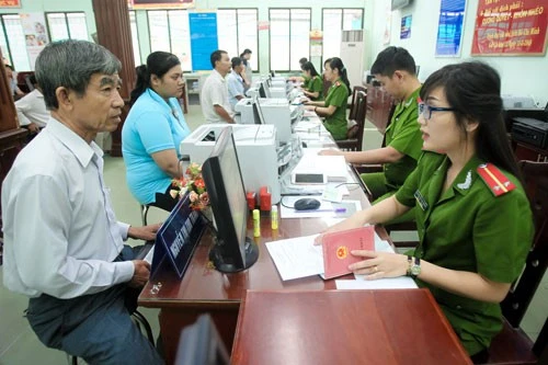 Mục tiêu của Đề án là đơn giản hóa thủ tục hành chính, giấy tờ công dân. Ảnh:noichinh.vn 