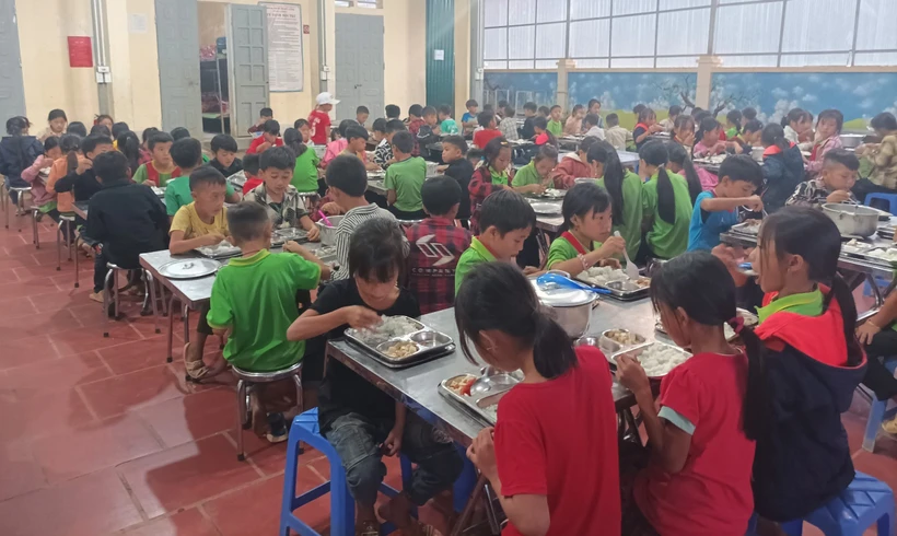 Huyện biên giới Phong Thổ nỗ lực đưa học sinh từ điểm trường về trung tâm