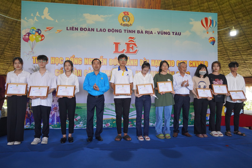 Trao học bổng Nguyễn Đức Cảnh tặng con người lao động có hoàn cảnh khó khăn ở tỉnh Bà Rịa - Vũng Tàu