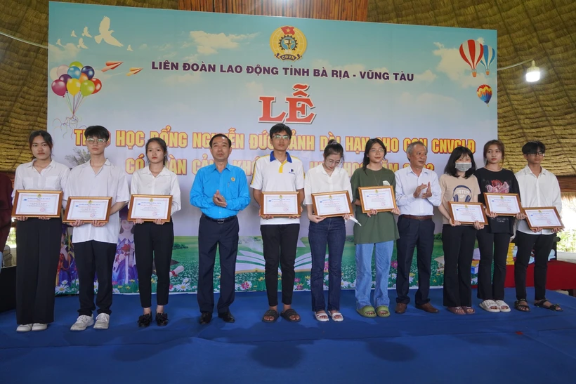 Trao học bổng Nguyễn Đức Cảnh tặng con người lao động có hoàn cảnh khó khăn ở tỉnh Bà Rịa - Vũng Tàu