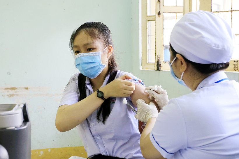 Dịch COVID-19: Số ca mắc COVID-19 tiếp tục tăng nhẹ trong ngày 17/11