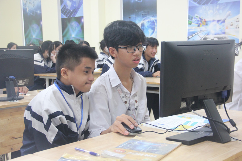 Tấm gương về nghị lực của chàng trai xương thủy tinh