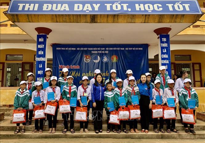 Hỗ trợ đồng bào miền Trung khắc phục khó khăn, ổn định cuộc sống sau lũ lụt