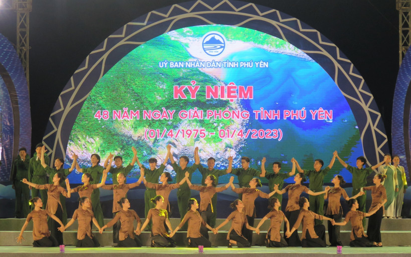 Các tiết mục văn nghệ đặc sắc trong đêm khai mạc. Ảnh: Tường Quân - TTXVN