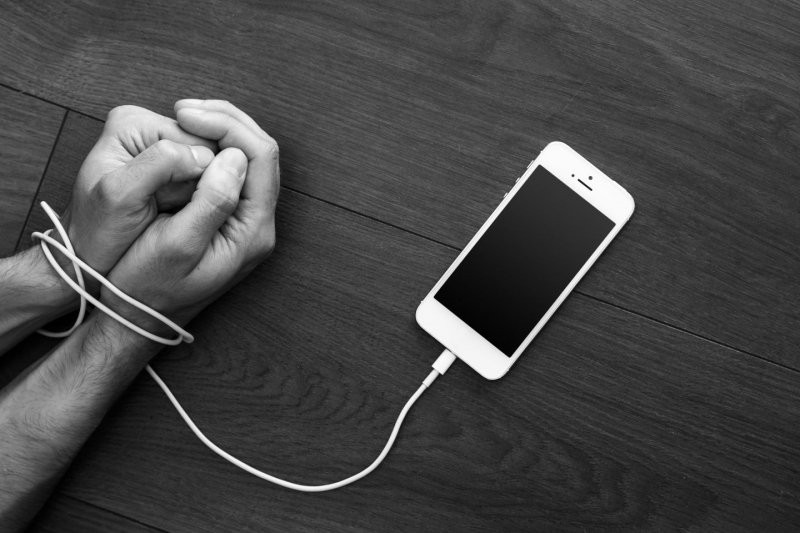 Nhiều người ý thức được tác hại của chứng "nghiện" điện thoại di động
