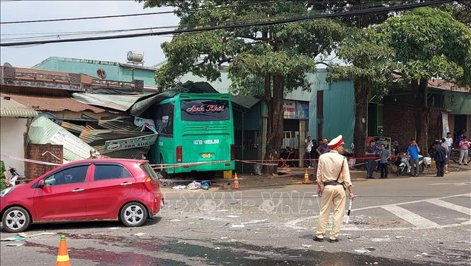 Hiện trường vụ tai nạn giao thông xảy ra tại ngã 3 La Sơn, phường Chi Lăng, thành phố Pleiku (Gia Lai). Ảnh: Quang Thái - TTXVN