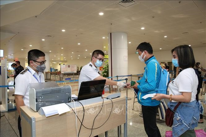 Dịch COVID-19: Thêm 9 ca dương tính với SARS-CoV-2 đã được cách ly sau khi nhập cảnh