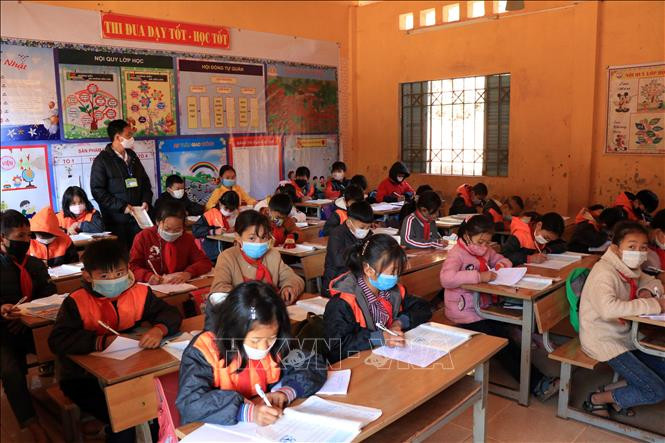 Giúp học sinh vùng biên vơi bớt khó khăn, có thêm điều kiện học tập