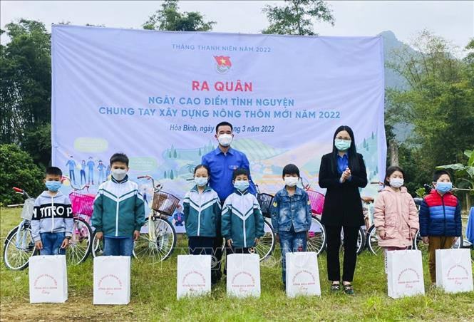 Tháng Thanh niên 2022: Hòa Bình ra quân ngày cao điểm tình nguyện chung tay xây dựng nông thôn mới