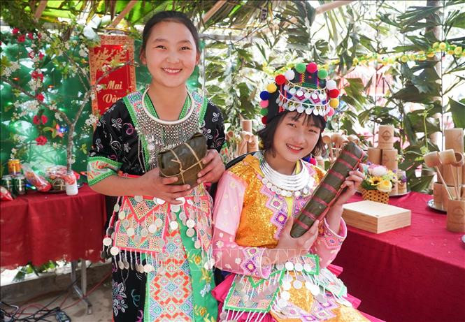 Trường Phổ thông dân tộc bán trú trung học cơ sở Tây Sơn, huyện Kỳ Sơn tổ chức nhiều hoạt động văn hóa để học sinh cùng tham gia nhằm vận động học sinh tích cực đến trường. Ảnh: Bích Huệ - TTXVN