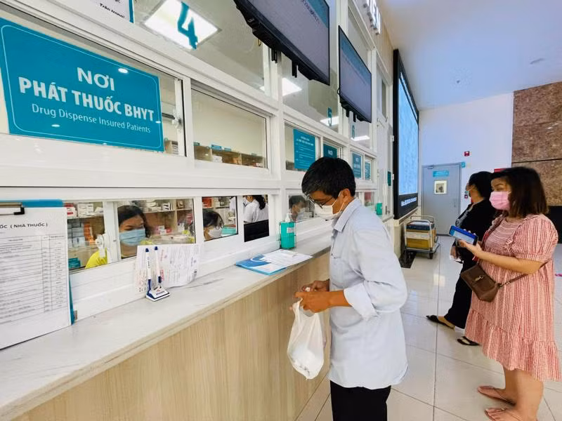 Công điện của Thủ tướng Chính phủ về bảo đảm thuốc, trang thiết bị y tế phục vụ khám chữa bệnh