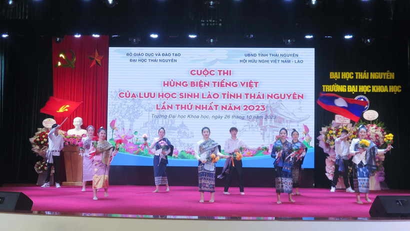 Tiết mục nghệ thuật tại chương trình. Ảnh: Quân Trang-TTXVN