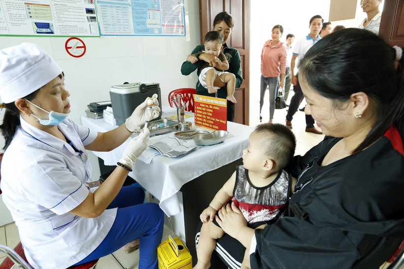 Trạm y tế xã Tượng Sơn, huyện Thạch Hà (Hà Tĩnh) đạt tiêu chí quốc gia về y tế, thực hiện hiệu quả an toàn tiêm chủng: quy trình tiêm, tuyên truyền, tư vấn, khám sàng lọc, giám sát, phát hiện sớm, chuẩn bị đầy đủ thuốc, vật tư y tế để xử lý kịp thời nếu c