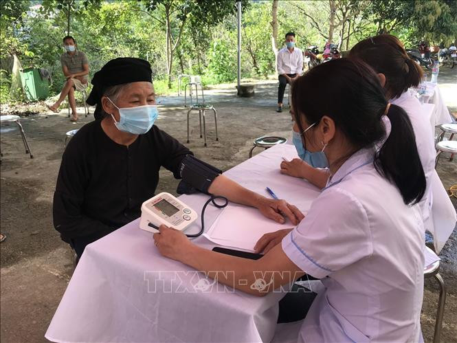 Hà Giang: Tăng cường tiêm vaccine phòng COVID-19 cho người dân vùng biên giới