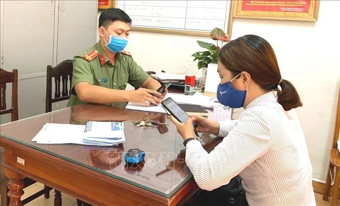 Hồ Thị Minh H. - người đăng tin sai sự thật về dịch COVID-19 tại cơ quan Công an. Ảnh: TTXVN phát