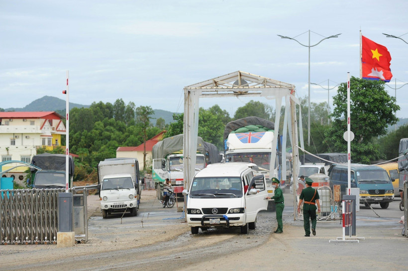 Thu hút phát triển hạ tầng thương mại biên giới và logistics