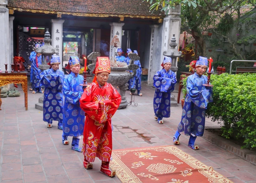 Đội tế nam chuẩn bị vào tế Thượng đẳng thần Cao Sơn Đại Vương. Ảnh: Tuấn Đức - TTXVN