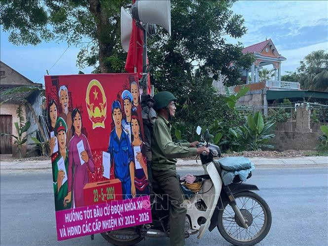 Cụ ông Phạm Ngọc Chiêng gần 20 năm đưa tiếng nói của Đảng đến với dân 