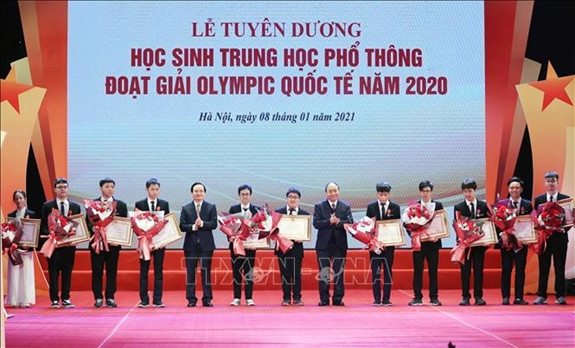 Tuyên dương học sinh Trung học phổ thông đoạt giải Olympic quốc tế năm 2020